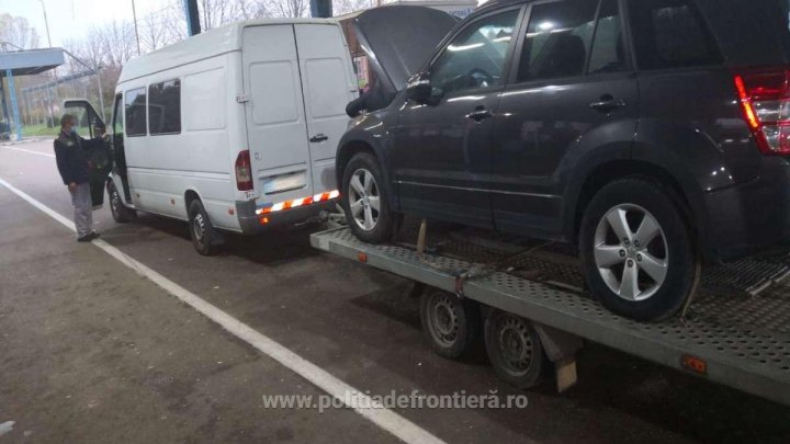 Doi moldoveni prinși la frontiera română cu vehicule cu numere false