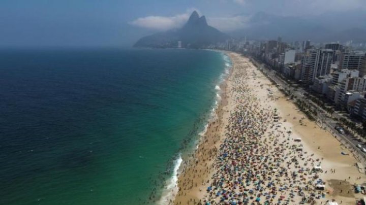 Rio de Janeiro redeschide plajele, spunând că pandemia de coronavirus este sub control