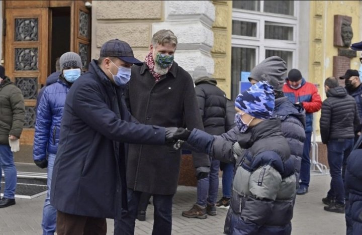 Primarul general al Capitalei, Ion Ceban, la plantat copaci cu ambasadorii acreditaţi în ţara noastră (FOTO)