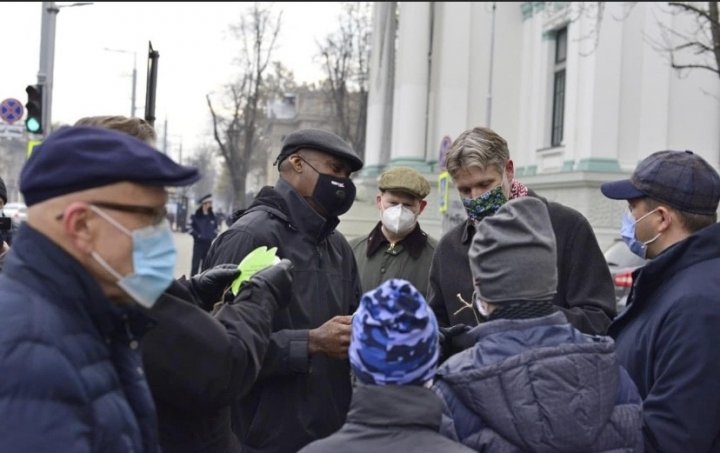 Primarul general al Capitalei, Ion Ceban, la plantat copaci cu ambasadorii acreditaţi în ţara noastră (FOTO)