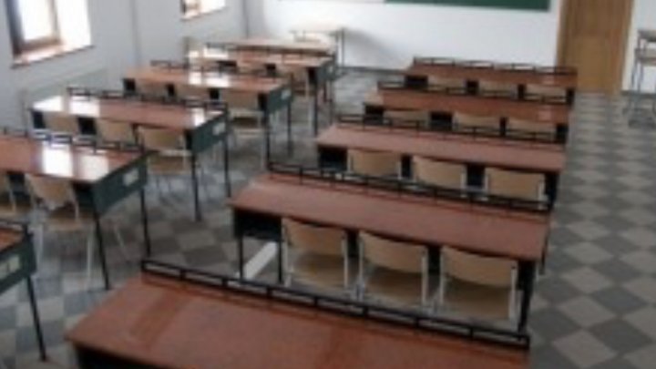 Grecia închide colegiile şi liceele ca parte a instituirii unui lockdown la nivel naţional