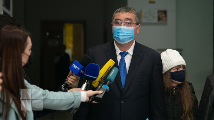 Prezidenţiale 2020. Renato Usatîi, la votare: Am votat pentru ca cei din diasporă să nu-şi sărute copiii prin Skype (FOTO)