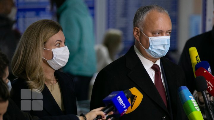 Alegeri prezidenţiale 2020. Igor Dodon şi-a exercitat dreptul la vot: Am votat pentru relaţii bune între toate etniile din Republica Moldova (FOTO)