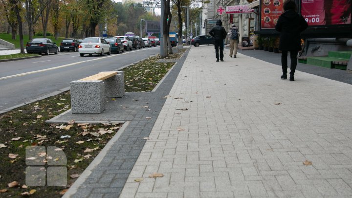 Gata cu parcările pe străzile Alexandr Puşkin şi Bănulescu Bodoni. În loc de mașini parcate pe trotuare vom avea bănci și ghivece pentru flori (FOTOREPORT)