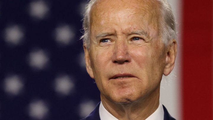 Biden a revocat interdicţii de viză impuse de Trump pentru solicitanţi de carte verde şi lucrători temporari