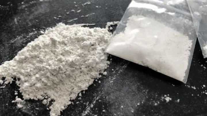 Aproape o tonă de cocaină pură, descoperită de poliţie într-un port din Italia