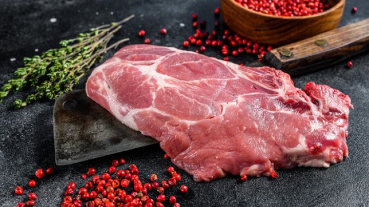 Europa se confruntă cu stocuri de carne de porc din cauza coronavirusului şi a pestei porcine