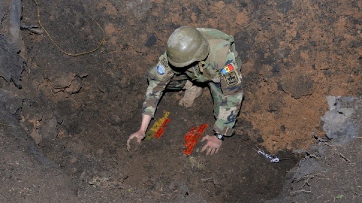 Peste 100 de bombe din perioada celui de-al Doilea Război Mondial, descoperite pe un câmp din raionul Căuşeni (FOTO)