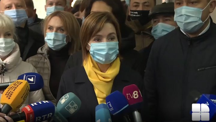 ALEGERI PREZIDENŢIALE 2020. Îndemnul Maiei Sandu, după ce a votat: Nu vă fie frică de ploaie, ieşiţi la vot (FOTO)