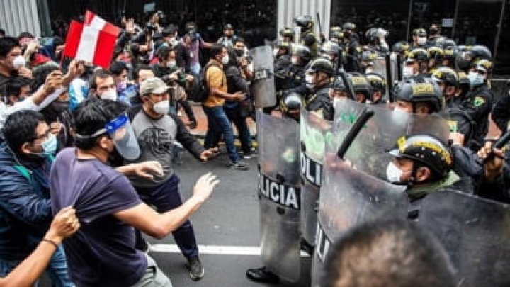 Peru: Trei morţi în cursul manifestaţiilor împotriva noului preşedinte