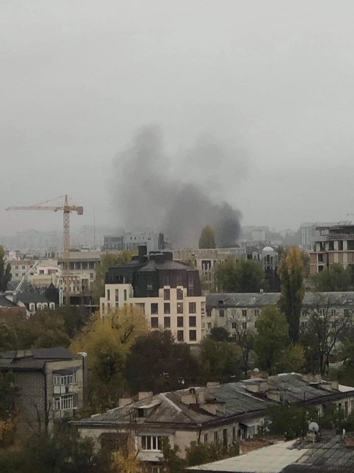 Incendiu în centrul Capitalei. Două mașini, cuprinse de flăcări în urma unui accident (FOTO/VIDEO)