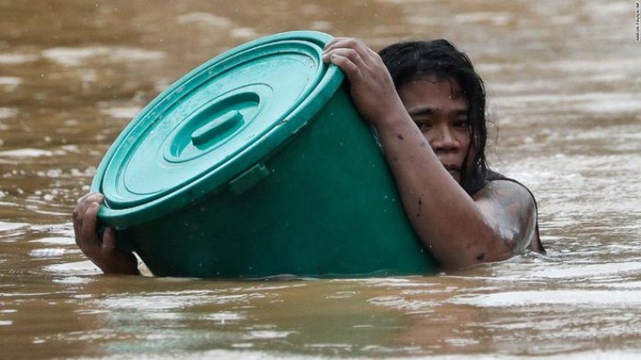 Taifunul Vamco a ucis cel puţin 11 persoane şi a provocat inundaţii severe în Filipine