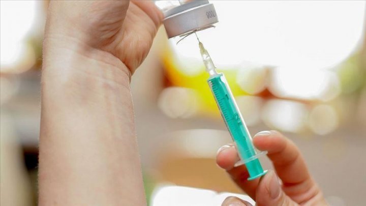 Rusia susţine că vaccinul ei va fi transportat din februarie la temperaturi pozitive şi va fi mai ieftin decât cele americane