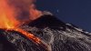 Erupţie spectaculoasă a Muntelui Etna. Cel mai activ vulcan din Europa a aruncat roci masive în aer