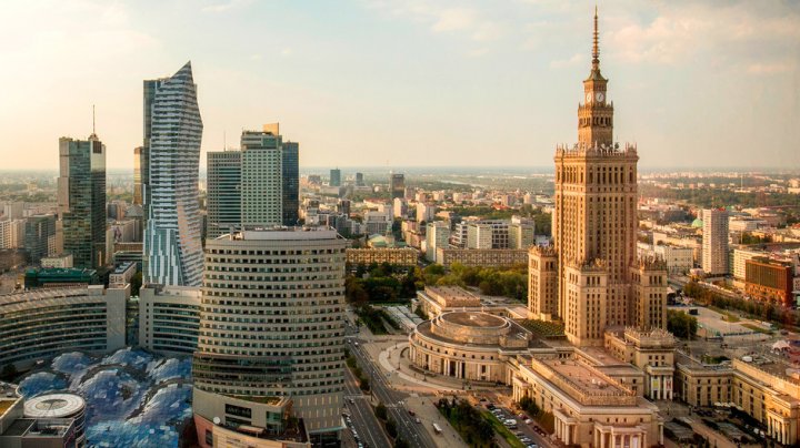 Mii de oameni au protestat la Varşovia împotriva interzicerii avortului şi împotriva restricţiilor anti-pandemie