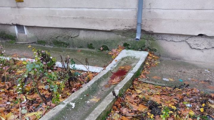 Un bărbat din Cahul, găsit mort în curtea unui bloc. Ar fi încercat să pătrundă într-un apartament pe geam și a căzut de la înălțime