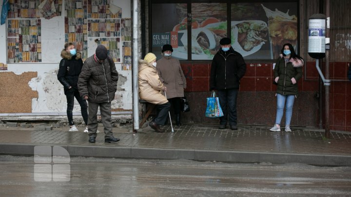 Efectele crizei COVID-19: Moldovenii, mai săraci şi mai trişti din cauza pandemiei