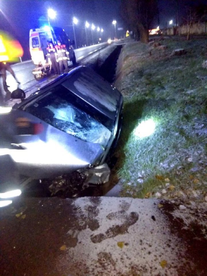 Accident tragic în orașul Soroca. Un tânăr de 19 ani a decedat, după ce mașina pe care o conducea a fost grav avariată (FOTO)