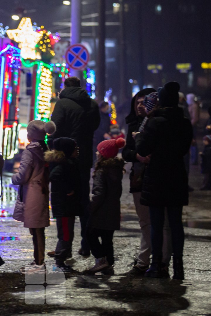 Feerie de Crăciun în Capitală. Angajaţii IGSU au dat start Caravanei de Crăciun a Salvatorilor şi Pompierilor (FOTOREPORT)