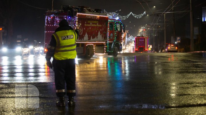 Feerie de Crăciun în Capitală. Angajaţii IGSU au dat start Caravanei de Crăciun a Salvatorilor şi Pompierilor (FOTOREPORT)