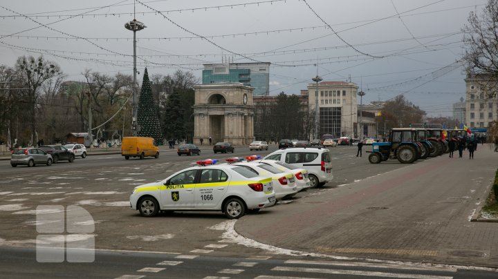 Primele tractoare ale fermierilor au ajuns în centrul Chișinăului (FOTO / VIDEO) 