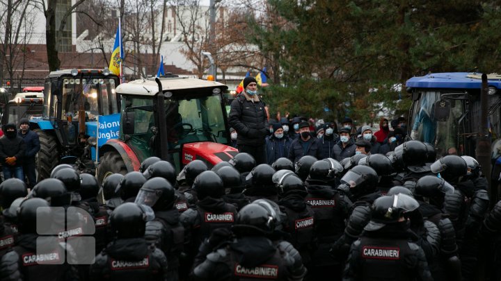 FOTOREPORT de la protestul agricultorilor în fața Parlamentului