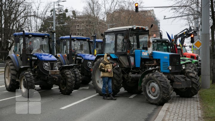 Fermierii, gata să își scoată tractoarele din PMAN