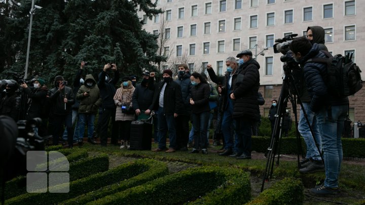 Au ieșit din nou în stradă. Agricultorii, nemulțumiți de proiectele votate la miez de noapte în Parlament (FOTOREPORT)