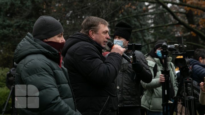 Au ieșit din nou în stradă. Agricultorii, nemulțumiți de proiectele votate la miez de noapte în Parlament (FOTOREPORT)