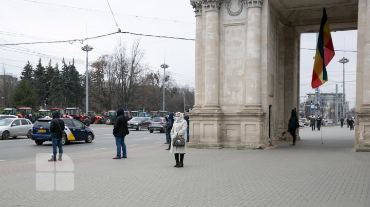 Agricultorii, din nou la protest. La manifestaţie s-au alăturat transportatorii şi reprezentanţii HoReCa (LIVE)