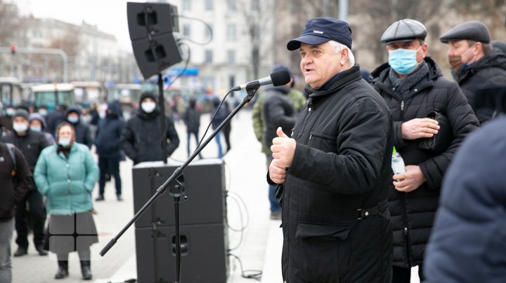 Agricultorii, din nou la protest. La manifestaţie s-au alăturat transportatorii şi reprezentanţii HoReCa (LIVE)