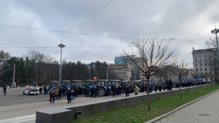 Agricultorii protestează în centrul Capitalei (VIDEO/FOTO)