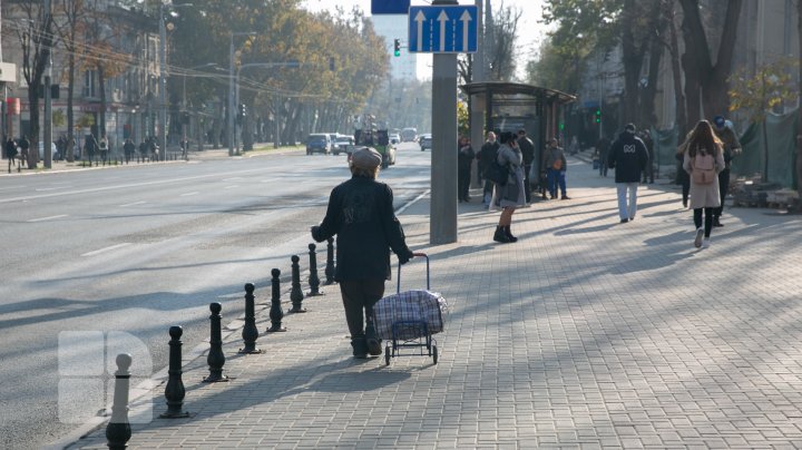 Efectele alarmante ale pandemiei în țara noastră: Mulți bătrâni nu au avut bani nici pentru măști de protecție