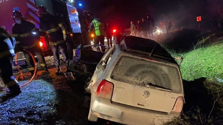 Accident tragic la Sîngerei. O tânără a murit, după ce mașina pe care o conducea a fost accidentată violent de un alt automobil (FOTO)