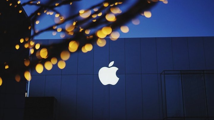 Apple intenţionează să majoreze cu 30% producţia de iPhone în primul semestru din 2021