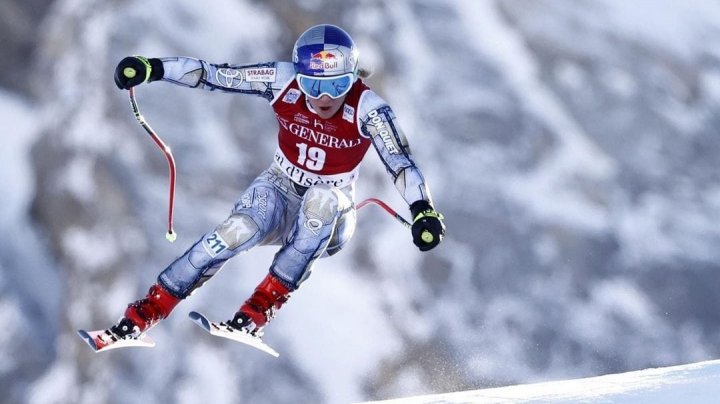 Ester Ledecka a câştigat concursul de slalomul super-uriaş feminin din cadrul Cupei Mondiale de schi alpin