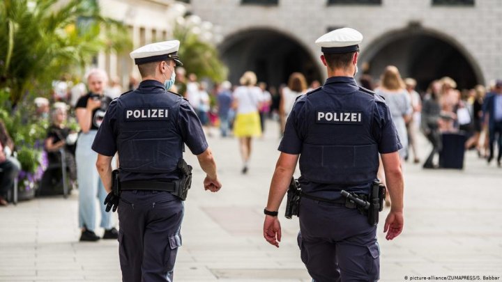 Poliţia din Germania cere cetățenilor să nu se grăbească să-şi denunţe vecinii care fac petreceri de Crăciun