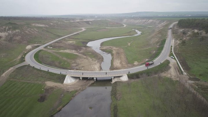 Construcția podului peste râul Răut de lângă satul Ștefănești a fost finalizată (FOTO)