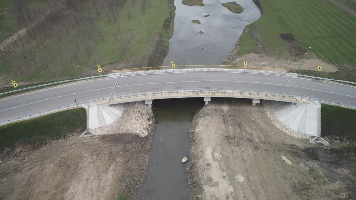 Construcția podului peste râul Răut de lângă satul Ștefănești a fost finalizată (FOTO)