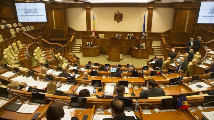 Explicația deputaților fracţiunii PSRM privind proiectele votate în Parlament: Nu putem intra în anul 2021 cu haos