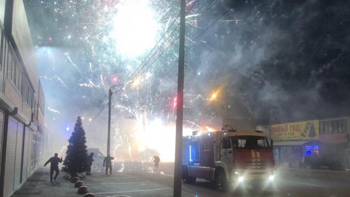 Show cu focuri de artificii la Rostov-pe-Don. Un depozit cu pirotehnice a luat foc (VIDEO) 