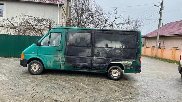 BMW-ul feciorului unui agricultor din Căuşeni a fost incendiat