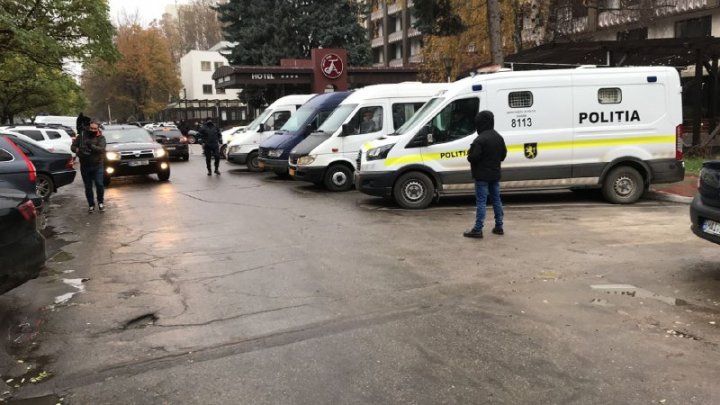 Precizările Poliției privind protestul de la Parlament. Oamenii sunt îndemnați să poarte măști și să respecte distanța fizică