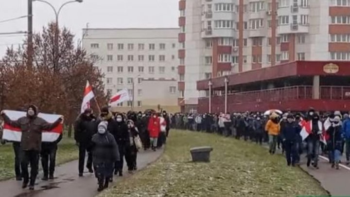 Noi proteste în Belarus față de președintele Lukașenko: Protestatarii, așteptați pe străzi de tunuri cu apă și polițiști însoțiți de câini