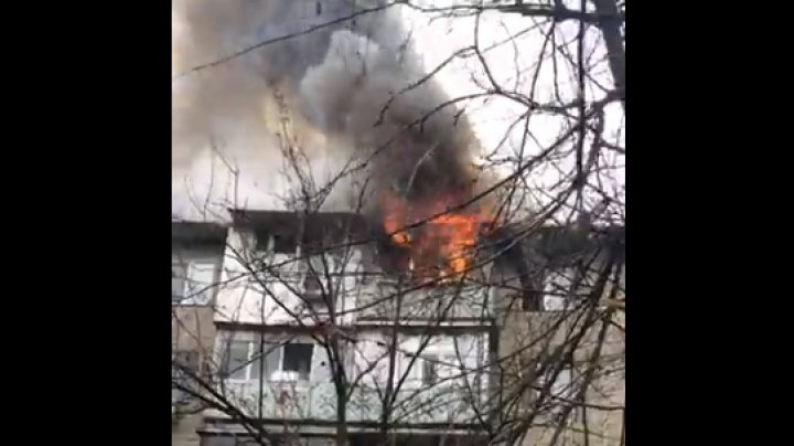 INCENDIU DE AMPLOARE în Capitală. Un apartament, în flăcări. O femeie a murit (VIDEO/FOTO)