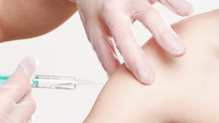 Moderna a început să îşi testeze vaccinul anti-COVID-19 pe adolescenţi