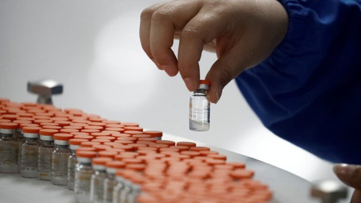 Pfizer-BioNTech va produce două miliarde de doze de vaccin pentru acest an