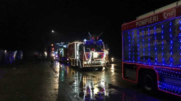 Feerie de Crăciun în Capitală. Angajaţii IGSU au dat start Caravanei de Crăciun a Salvatorilor şi Pompierilor (FOTOREPORT)