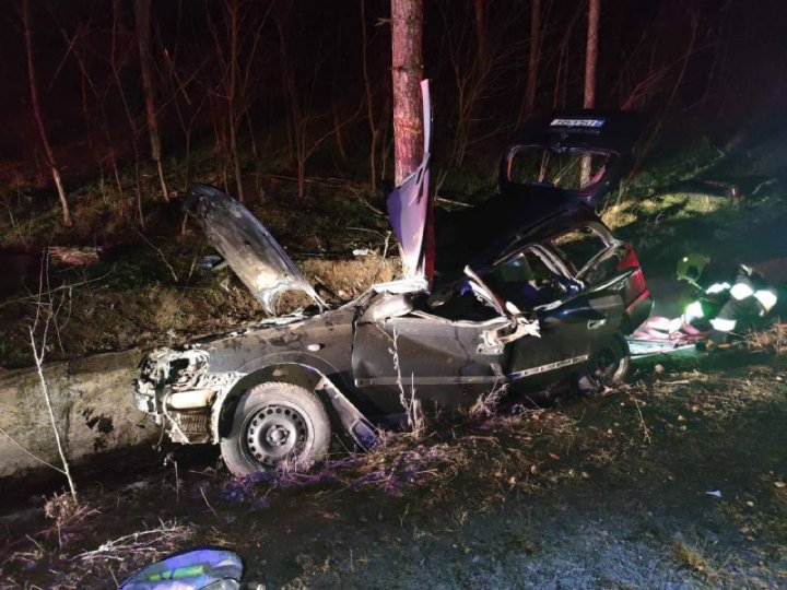 Două persoane, printre care și un copil minor, au ajuns la spital în urma unui grav accident (FOTO)