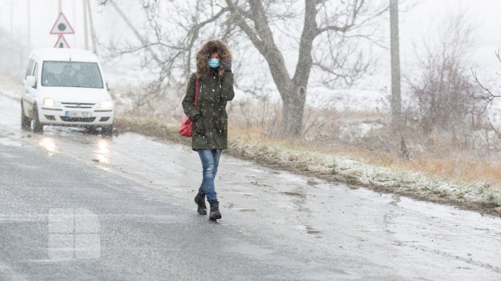 Moldova, sub cod portocaliu de ninsori. Copiii, în culmea fericirii (FOTOREPORT)